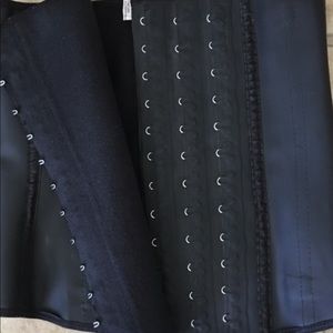black waist trainer